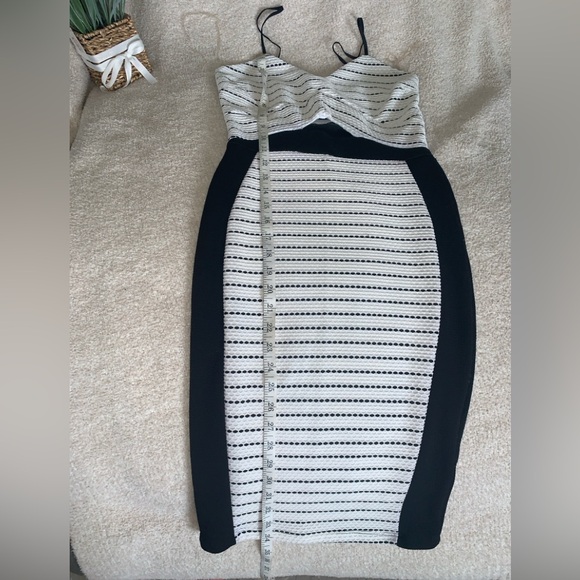 Entry Cut- out Midi Dress - Picture 10 of 12